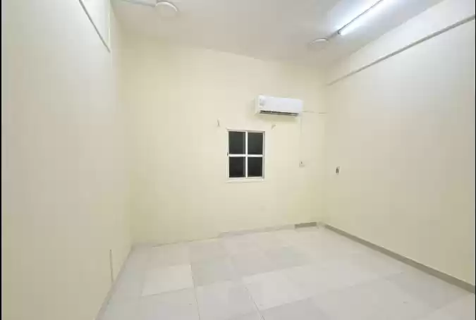 سكني عقار جاهز 1 غرفة  غير مفروش شقة  للإيجار في الدوحة #15941 - 1  صورة 